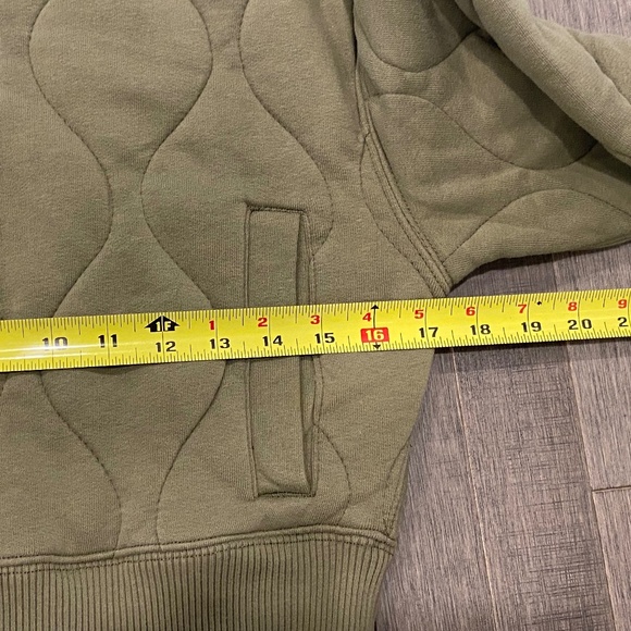 🚫SOLD🚫 NWT Abercrombie & Fitch Onion-Quilted Bomber Jacket - Picture 5 of 8